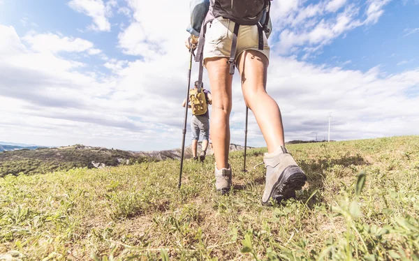 Grupo de trekkers fazendo uma excursão — Fotografia de Stock