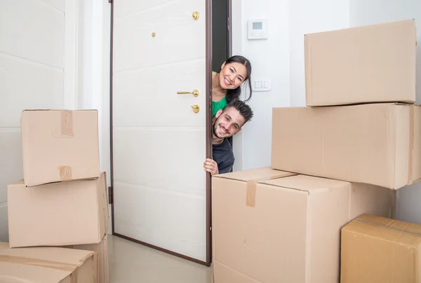 Couple in a new home — Stock Photo, Image