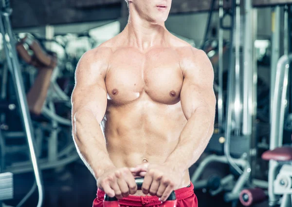 Nahaufnahme auf der Brust eines Bodybuilders — Stockfoto