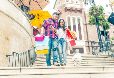 Beverly Hills'e alışverişe Çift