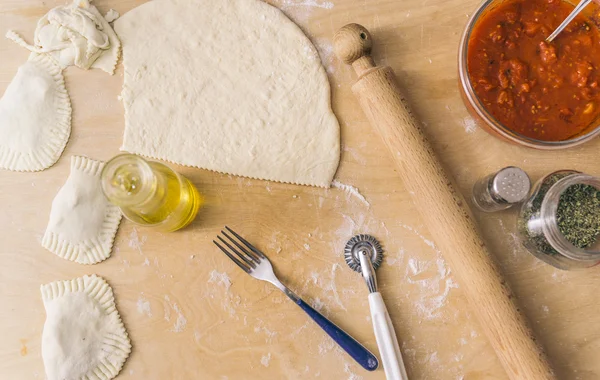 Vorbereitung für die Zubereitung von Pizza — Stockfoto