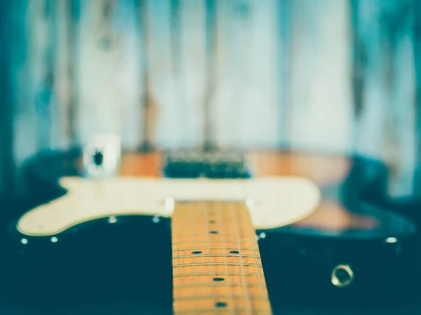 Guitarra Elétrica Close Com Luzes Efeito Bokeh Fundo Madeira — Fotografia de Stock