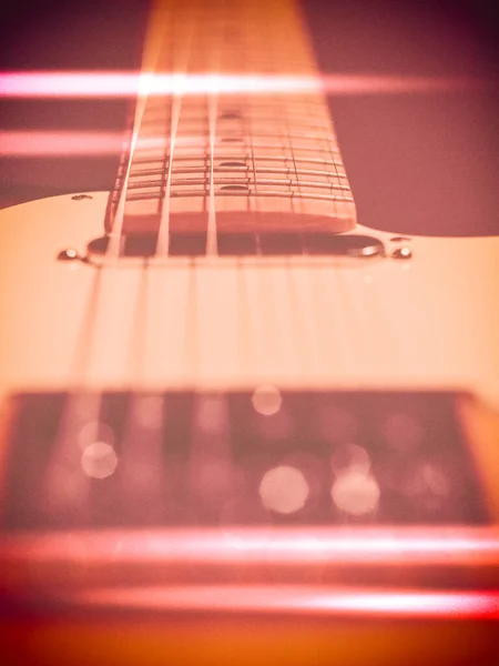 Close Ponte Guitarra Elétrica Cordas Com Vazamentos Luz — Fotografia de Stock