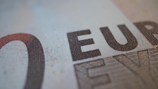 Ευρωπαϊκά χρήματα. Τραπεζογραμμάτιο 50 ευρώ με μεγάλη πινακίδα του ευρώ και του νερού. Μακρό πλάνο των μετρητών. Ισχυρό παγκόσμιο νόμισμα. — Αρχείο Βίντεο