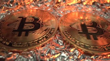 Bitcoin makro atışta. Birçok kripto madeni para yüzeyde altın ışığı yansıtır. Engelleme teknolojisi. Maden konsepti. Popüler dijital kripto para birimi