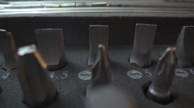 Torx 'un makro görüntüsü matkap için. Mobilya montajı veya diğer ev diy projeleri için kullanılan özel vida ucu görünümünü kapat.
