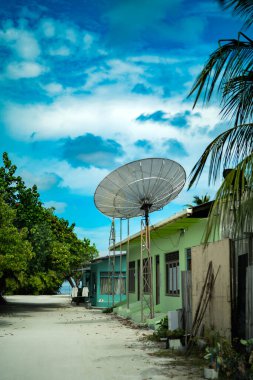 Maldivler mülteci kaçak göçmen sınırı göçmen krizi ekonomisi savaş işlerini finanse ediyor.