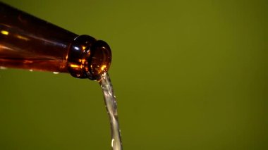 Biramı şişeden son damlasına kadar dök.