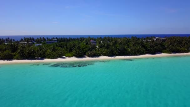 Flygfoto Bora Bora, båt i blå lagun. Franska Polynesien. Tropiska paradisön. Exotisk resa semester, romantisk smekmånad destination. Mladiver eller sjömansbönor. Vacker strand — Stockvideo