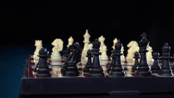 Pieza de ajedrez en material de archivo de primer plano extremo. 4k — Vídeo de stock
