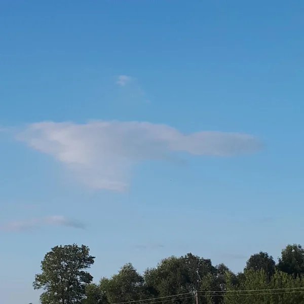 Güzel bulut mavi gökyüzü