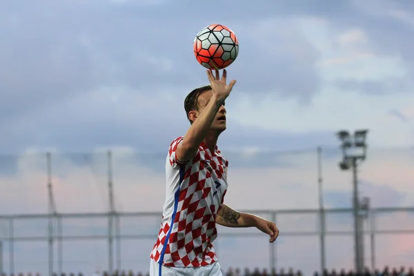 Futbol oyuncunun eli