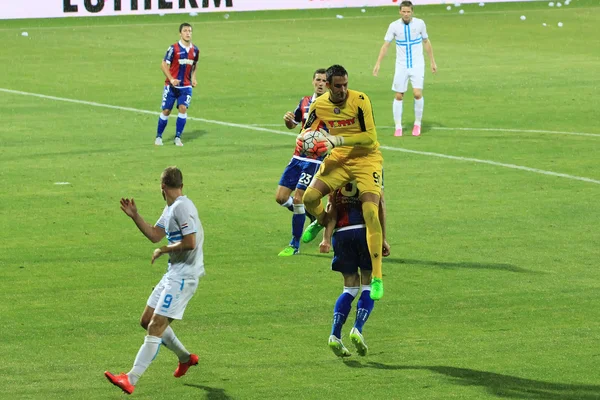 Futbol kalecisi iş başında