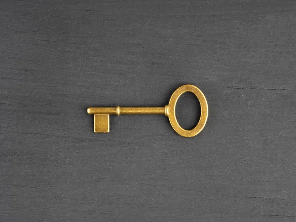 Llave Antigua Bronce Con Gran Agujero Fondo Madera Negro Con — Foto de Stock