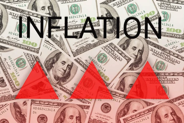 ドル紙幣の背景に成長インフレプロセスとして赤の三角形の矢印 世界危機の概念 — ストック写真