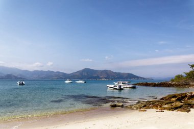 Angra dos Reis, Rio de Janeiro, 2 Kasım 2020, Brezilya - Kataguas adası ve berrak suları