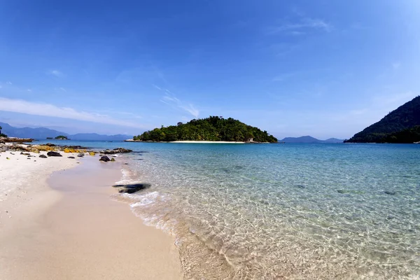 Angra dos Reis, Rio de Janeiro, 2 Kasım 2020, Brezilya - Kataguas adası ve berrak suları