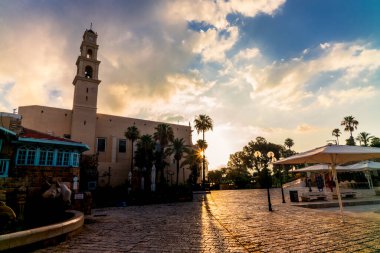 Sabahın erken saatlerinde Jaffa 'daki Aziz Peter Katolik Kilisesi manzarası