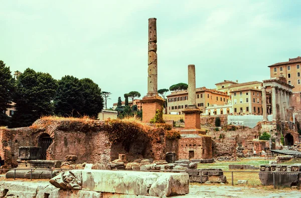 ローマのパラチンヒル上のフォーラムルーマニウムのビューは アナログフィルム技術で撮影しました — ストック写真