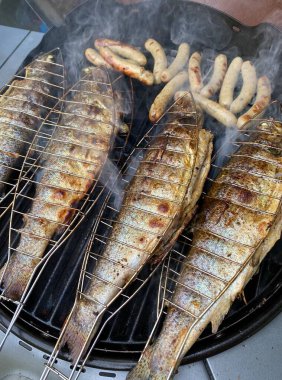 Bütün alabalık ızgarada..