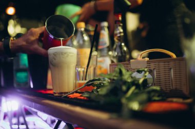 Barmen barda kuyruk sallıyor..