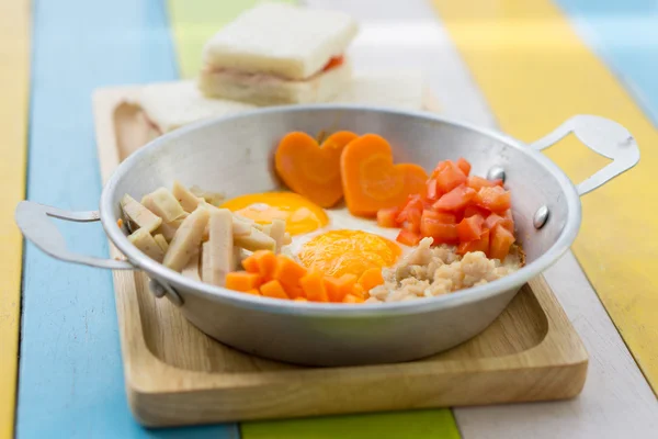 Pan uova fritte e panini — Foto Stock