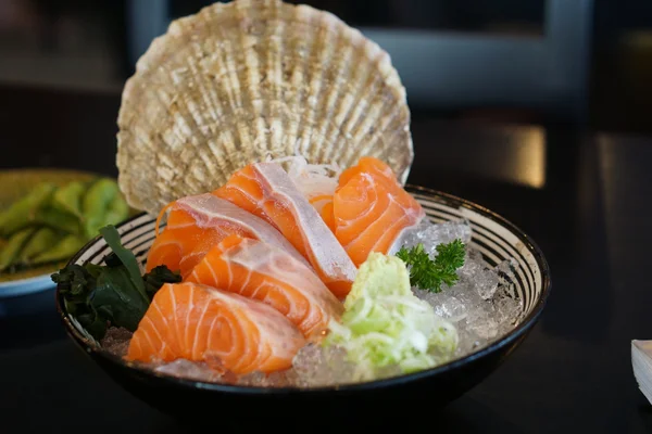 Японская кухня - лосось Сашими — стоковое фото