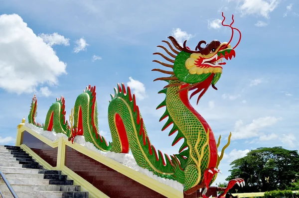 Dragon Sur Des Rampes Temple Bouddhiste — 图库照片