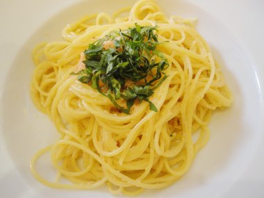 Makarna krem suace mentaigo ile