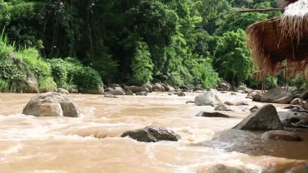 Ruta de rafting Whitewater en el distrito de Mae Taeng en Chiang Mai, Tailandia . — Vídeo de stock