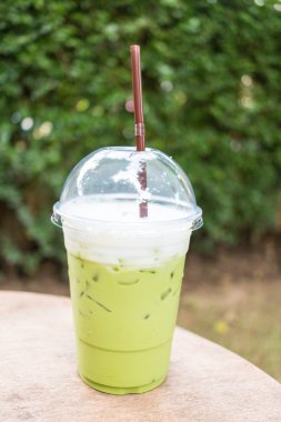 Sütlü Matcha çay 