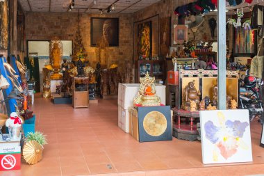 Baan Tawai Köyü geleneksel el sanatları alanının Kuzey Tayland merkezi olmuştur