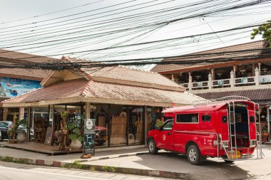 Baan Tawai Köyü geleneksel el sanatları alanının Kuzey Tayland merkezi olmuştur