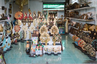 Baan Tawai Köyü geleneksel el sanatları alanının Kuzey Tayland merkezi olmuştur