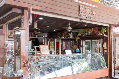 Baan Tawai Köyü geleneksel el sanatları alanının Kuzey Tayland merkezi olmuştur