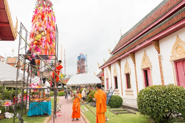 Slakpat Lanna tradition at Wat Phra That Hariphunchai — Stock Photo, Image