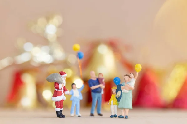 Miniature People Happy Family Celebrating Christmas Christmas Happy New Year — Stock Photo, Image