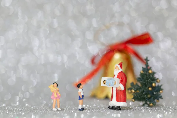 Persone Miniatura Famiglia Felice Che Celebra Natale Natale Felice Anno — Foto Stock