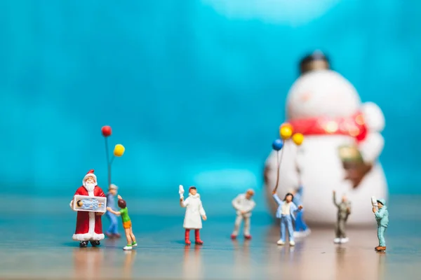 Miniature People Happy Family Celebrating Christmas Christmas Happy New Year — Stock Photo, Image