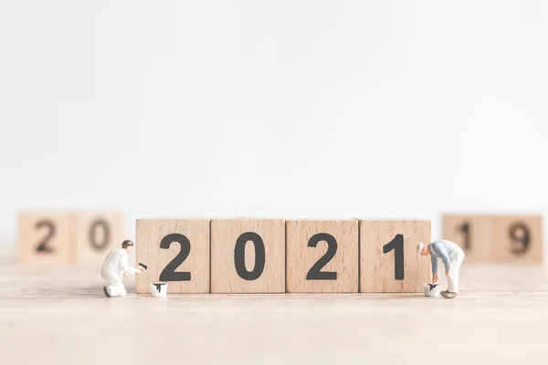 Equipo Trabajadores Miniatura Pintado Número 2021 Feliz Año Nuevo Concepto — Foto de Stock