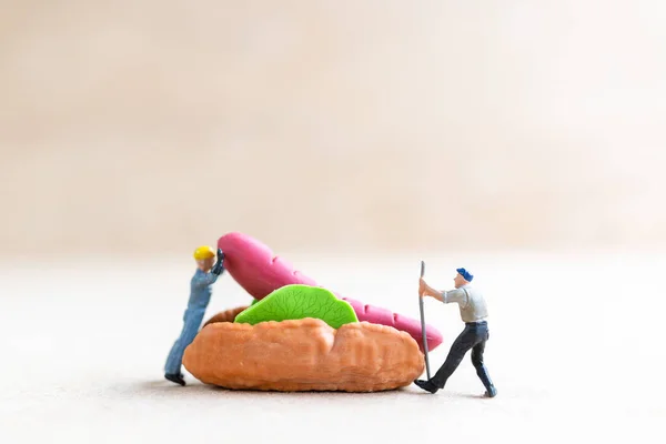Miniature People Workers Make Hot Dog Buns Fast Food Junk — Foto Stock
