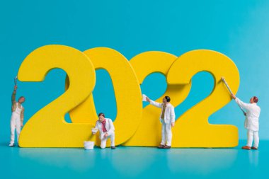 2022 numaralı minyatür işçi takımı, mutlu yıllar konsepti.