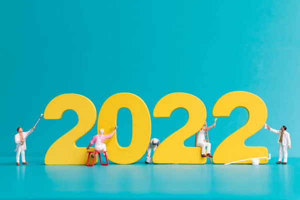2022 numaralı minyatür işçi takımı, mutlu yıllar konsepti.