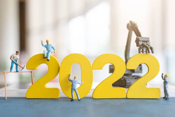 Miniatyr Människor Arbetare Team Bygga Nummer 2022 Gott Nytt Koncept — Stockfoto