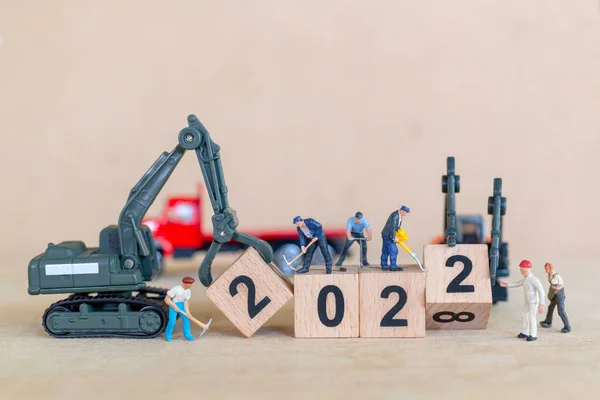 Personas Miniatura Equipo Trabajo Crear Bloque Madera Número 2022 Feliz — Foto de Stock