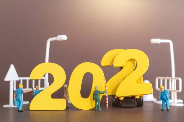 Equipe Trabalhador Pessoas Miniatura Construir Número 2022 Conceito Feliz Ano — Fotografia de Stock