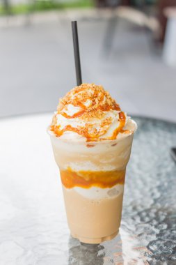 kahve karamel frappe