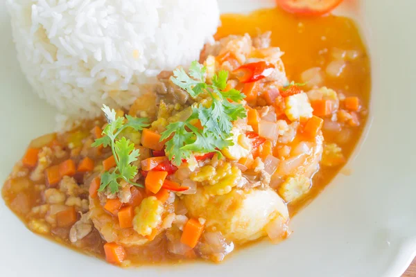 Gebratener Tofu mit Garnelen umrühren — Stockfoto