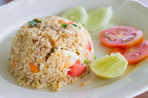 塩漬け卵チャーハンの豚肉、タイ料理 — ストック写真