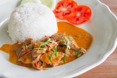 Kızarmış biberli etli pilav